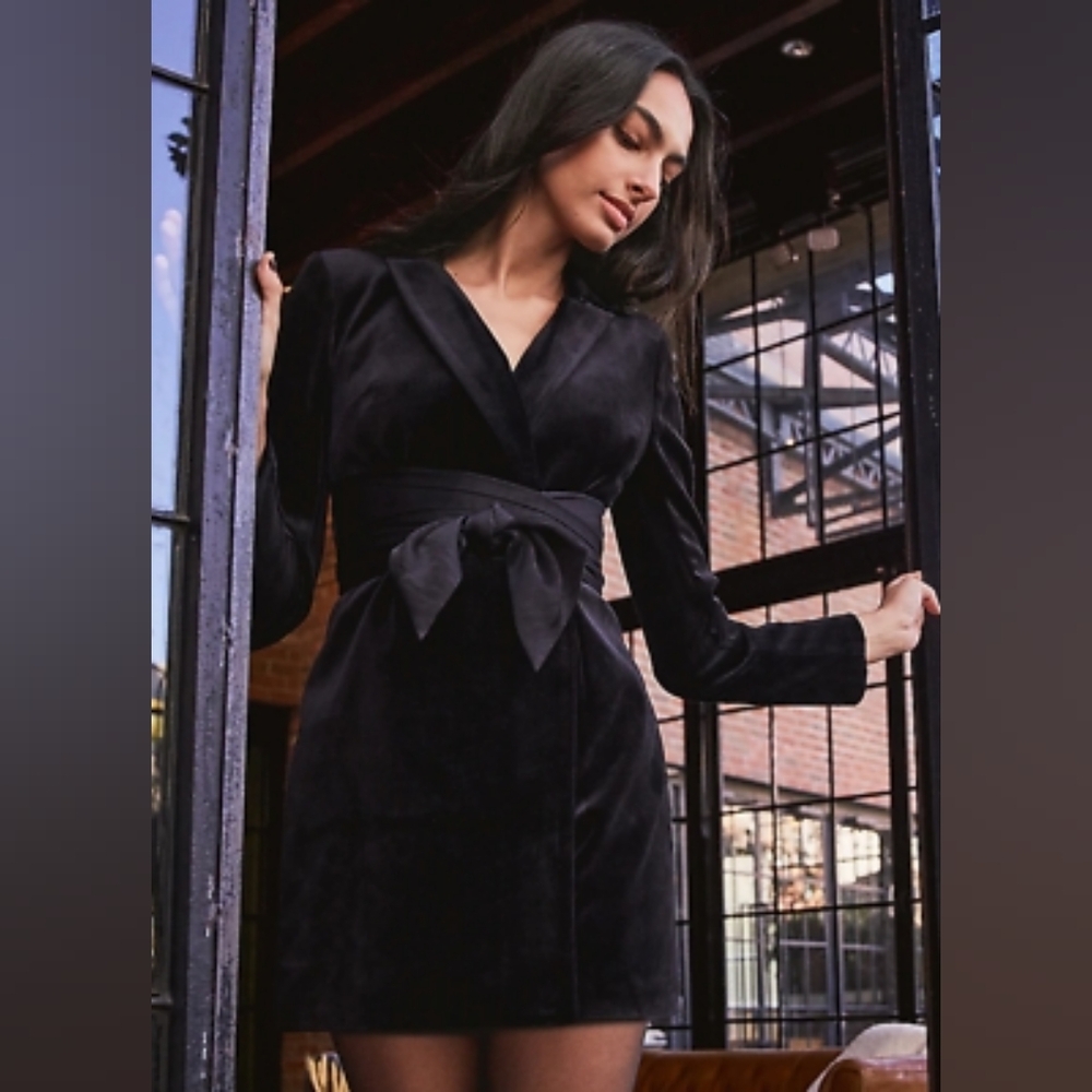 Express Black Velvet Long Sleeve Romper Size 10